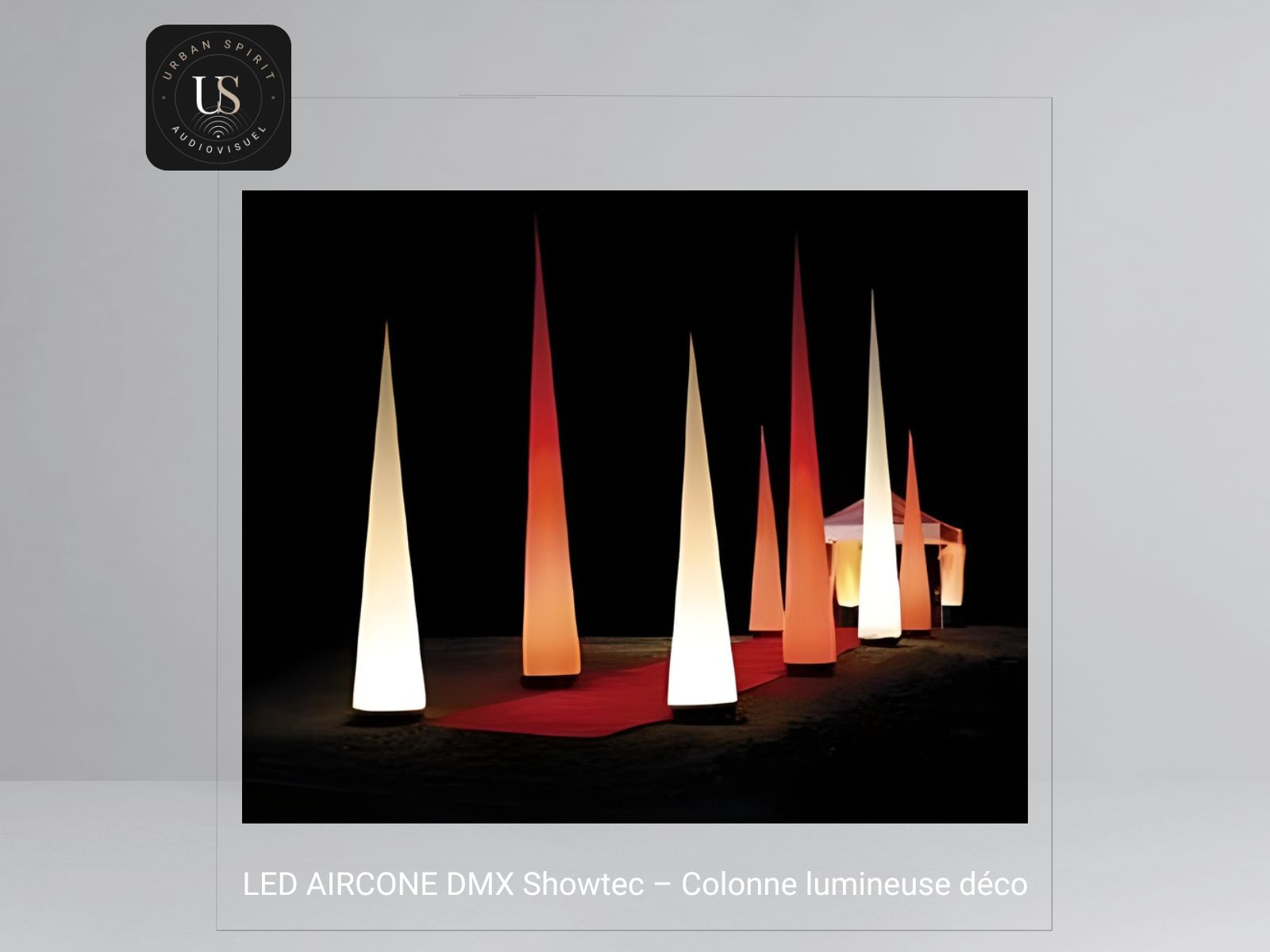 Colonnes lumineuses LED Aircone DMX SHOWTEC en location balisant un chemin rouge